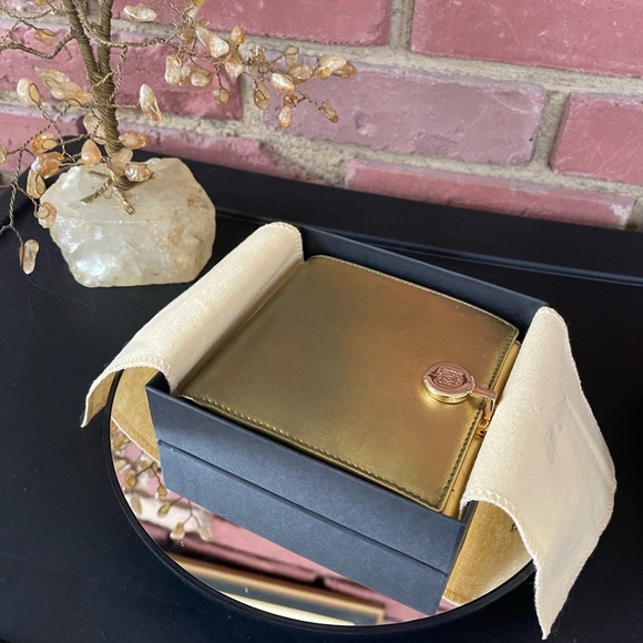 Loewe Gold Wallet - Picture 6 of 13